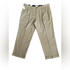 Dockers khaki relaxed fit pleated permanent crease comfort waistband NWT W40/L30
